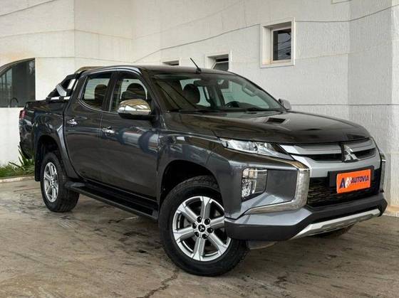 MITSUBISHI L200 TRITON 2.4 16V TURBO DIESEL SPORT HPE CD 4P 4X4 AUTOMÁTICO